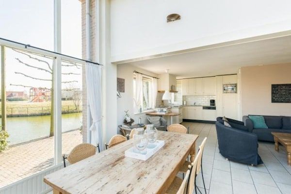 Eetkamer - Bungalow in Zeeland aan het water in Breskens (3)