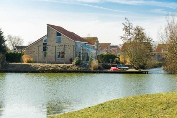 Buitenkant - Bungalow in Zeeland aan het water in Breskens (1)
