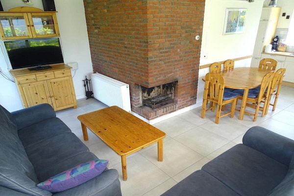 Woonkamer - Vakantiehuis Breskens bij Zee in Breskens (2)