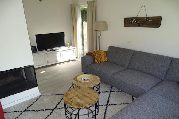 Woonkamer - Familieverblijf – Dichtbij het strand in Breskens (2)