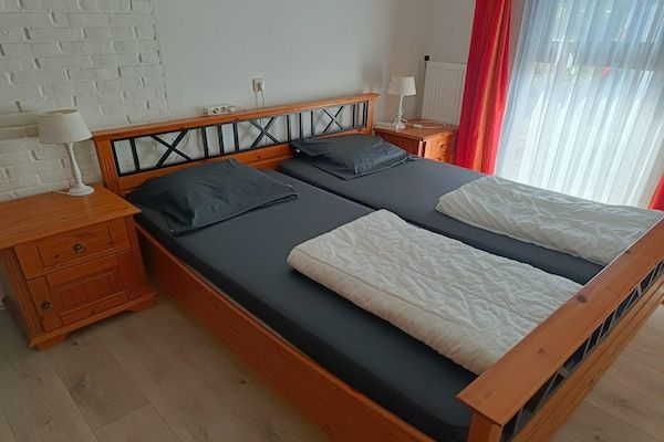 Slaapkamer - Zeeuwse woning met open haard in Breskens (4)