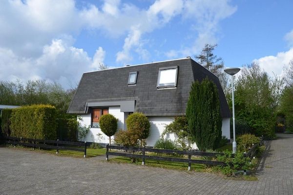 Buitenkant - Zeeuwse woning met open haard in Breskens (1)
