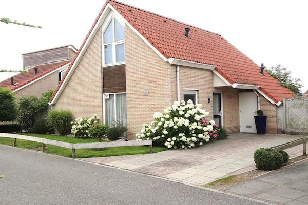 Buitenkant - Bungalow in Breskens bij Vuurtoren in Breskens (1)