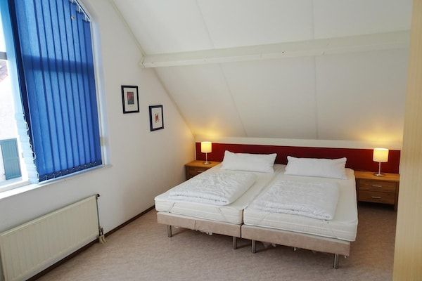Slaapkamer - Bungalow in Breskens bij Vuurtoren in Breskens (4)