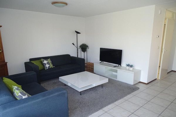 Woonkamer - Bungalow in Breskens bij Strand en Vuurtoren in Breskens (2)
