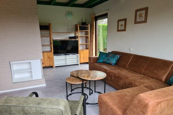 Woonkamer - Huis in Breskens bij stranden in Breskens (2)
