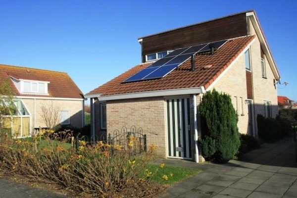 Buitenkant - Bungalow in Breskens bij Strand en Zwembad in Breskens (1)