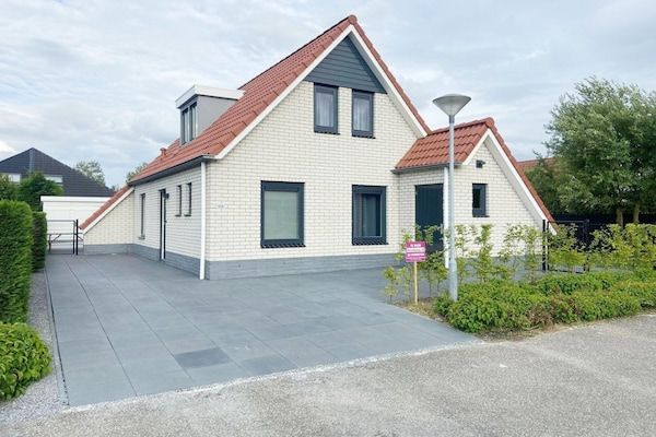 Buitenkant - Vakantiehuis in Schoneveld met Dierentuin in Breskens (1)