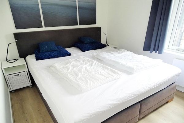 Slaapkamer - Vakantiehuis in Schoneveld met Dierentuin in Breskens (4)