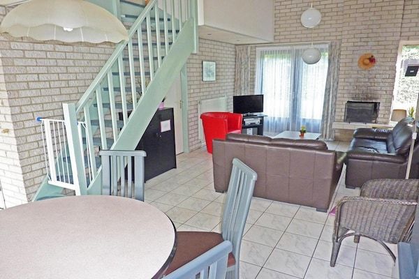 Woonkamer - Huis in Breskens bij Strand en Vuurtoren in Breskens (3)