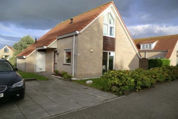 Buitenkant - Bungalow in Breskens bij het Strand in Breskens (1)