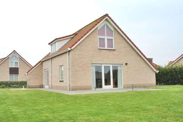 Buitenkant - Bungalow aan het water vlakbij het strand in Breskens (1)