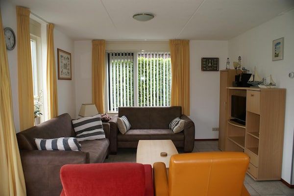 Woonkamer - Huis in Breskens bij stranden in Breskens (2)