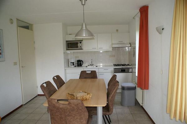 Eetkamer - Huis in Breskens bij stranden in Breskens (3)