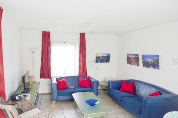 Woonkamer - Vakantiehuis Breskens bij stranden in Breskens (2)