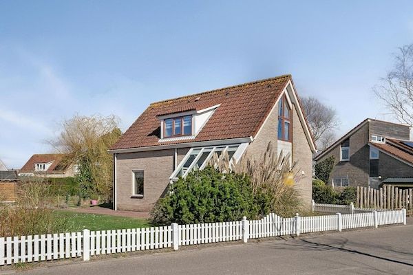 Buitenkant - Bungalow in Breskens bij Vuurtoren & Strand in Breskens (1)