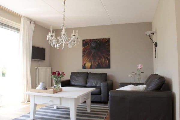 Woonkamer - Bungalow in Breskens bij het Strand in Breskens (2)