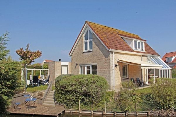 Buitenkant - Bungalow in Breskens bij het Strand in Breskens (1)