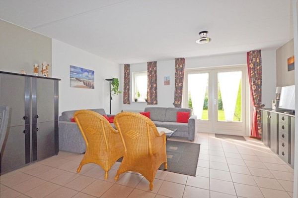 Woonkamer - Bungalow in Breskens bij het Strand in Breskens (4)