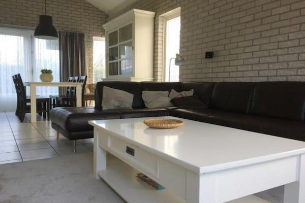 Woonkamer - Huis in Breskens bij het Strand in Breskens (2)