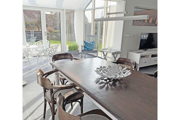 Eetkamer - Bungalow in Breskens met eigen aanlegsteiger in Breskens (3)