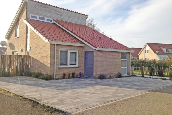 Buitenkant - Bungalow in Breskens met eigen aanlegsteiger in Breskens (1)
