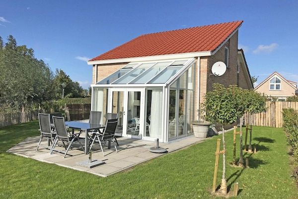 Buitenkant - Bungalow in Breskens met eigen aanlegsteiger in Breskens (5)