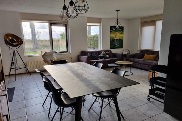 Eetkamer - Vrijstaand huis in Breskens bij de kust in Breskens (2)