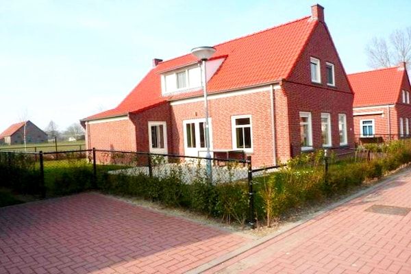 Buitenkant - Gezinsvriendelijk vakantiehuis in Breskens (1)
