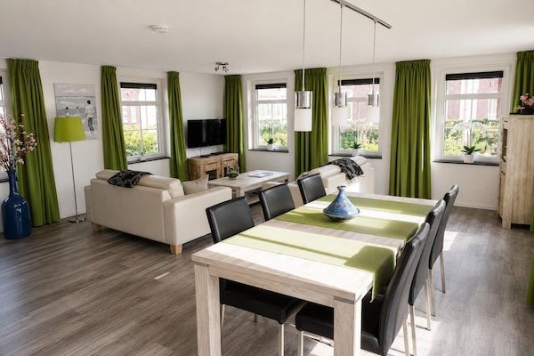 Eetkamer - Gezinsvriendelijk vakantiehuis in Breskens (3)