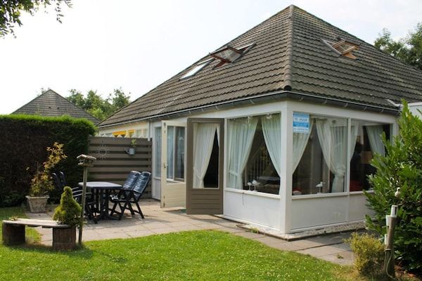 Buitenkant - Licht vakantiehuis vlakbij het strand in Breskens (1)
