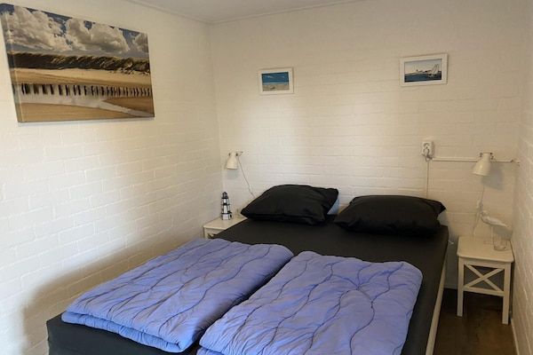 Slaapkamer - Licht vakantiehuis vlakbij het strand in Breskens (4)