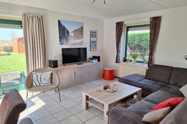 Woonkamer - Vakantiehuis Breskens bij de kust in Breskens (5)
