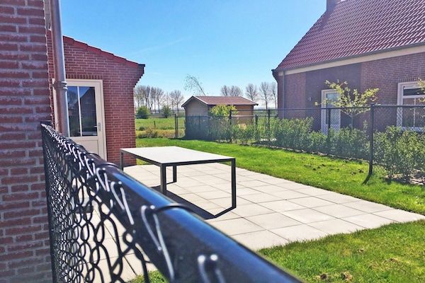 Uitzicht - Huisdiervriendelijk verblijf met tuin in Breskens (5)