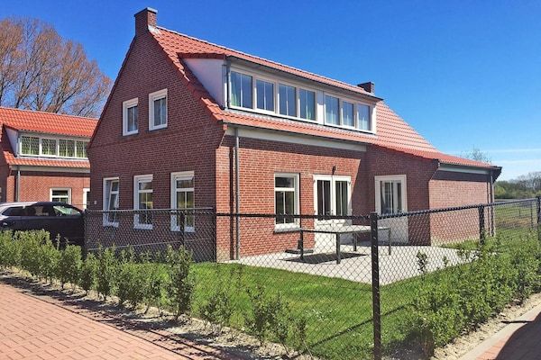 Buitenkant - Huisdiervriendelijk verblijf met tuin in Breskens (1)