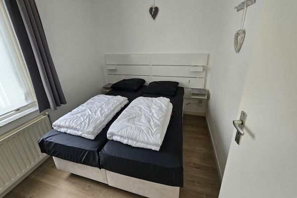 Slaapkamer - Moderne strandhut – sauna in Breskens (4)
