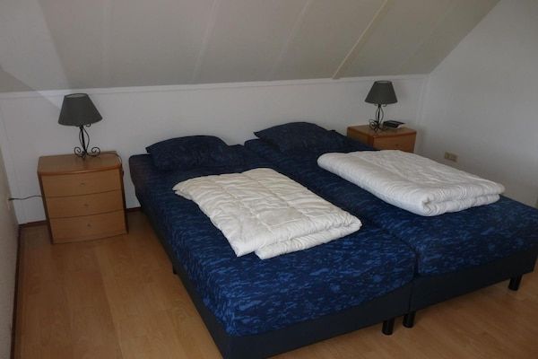 Slaapkamer - Vrijstaand huis Breskens bij strand in Breskens (4)