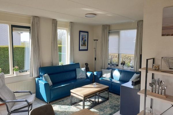 Woonkamer - Vrijstaand huis Breskens bij strand in Breskens (2)