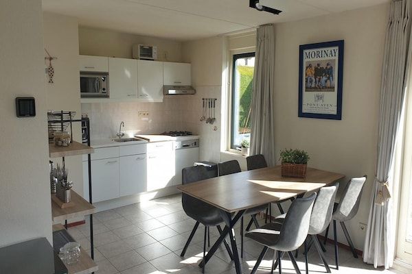 Eetkamer - Vrijstaand huis Breskens bij strand in Breskens (3)
