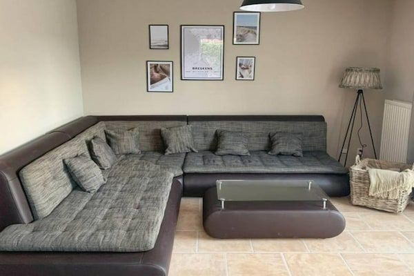 Woonkamer - Ruim verblijf vlakbij de zee in Breskens (2)