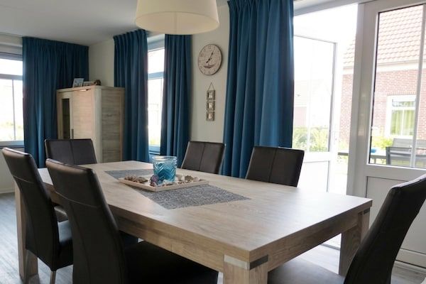 Eetkamer - Vakantiehuis in Breskens bij Strand in Breskens (3)