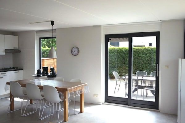 Eetkamer - Vakantiehuis nabij Waterdunen voor 6 personen in Breskens (3)