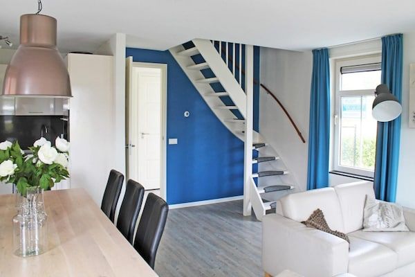 Woonkamer - Luxe woning in Zeeland met infraroodsauna in Breskens (3)