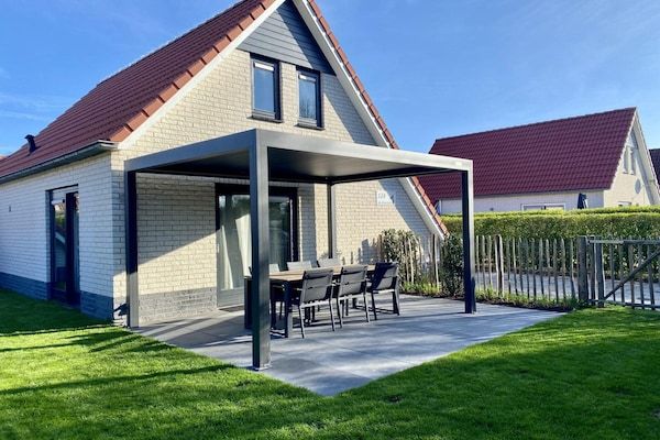 Buitenkant - Bungalow in Breskens bij de kust in Breskens (5)