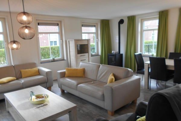 Woonkamer - Vakantiehuis Breskens bij de Kust in Breskens (2)