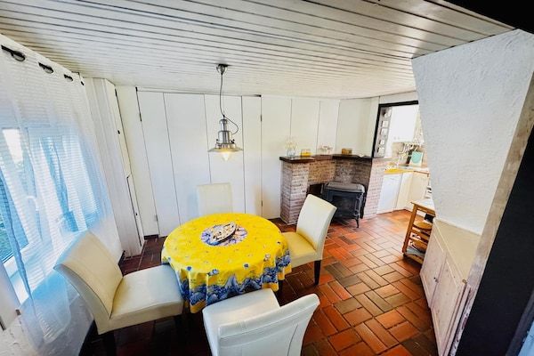 Eetkamer - Dijkhuis bij Breskens met tuin aan beek in Hoofdplaat (3)