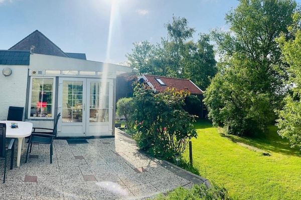 Terras - Dijkhuis bij Breskens met tuin aan beek in Hoofdplaat (5)