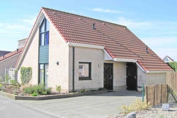 Buitenkant - Mooie bungalow met tuin in Breskens (1)