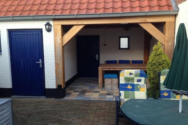 Terras - Historisch huisje met tuin in Breskens (5)