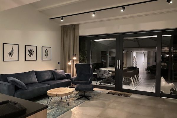 Woonkamer - Vakantiehuis Nieuwvliet bij Strand & Duinen in Nieuwvliet-Bad (5)